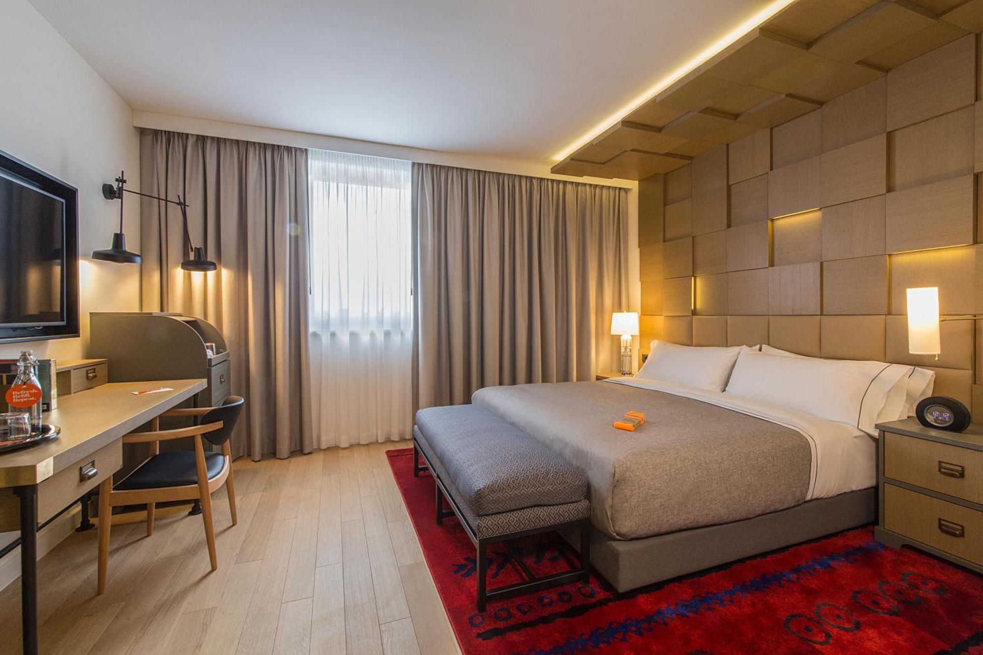 Chambre Lit King-Size - Accessible aux Personnes à Mobilité Réduite